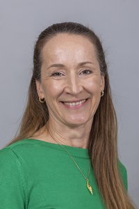 Dr. Julia Igel